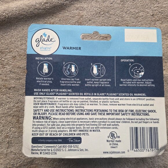 Johnson and Johnson Glade plugins scented oil two warmers - Picture 2 of 4